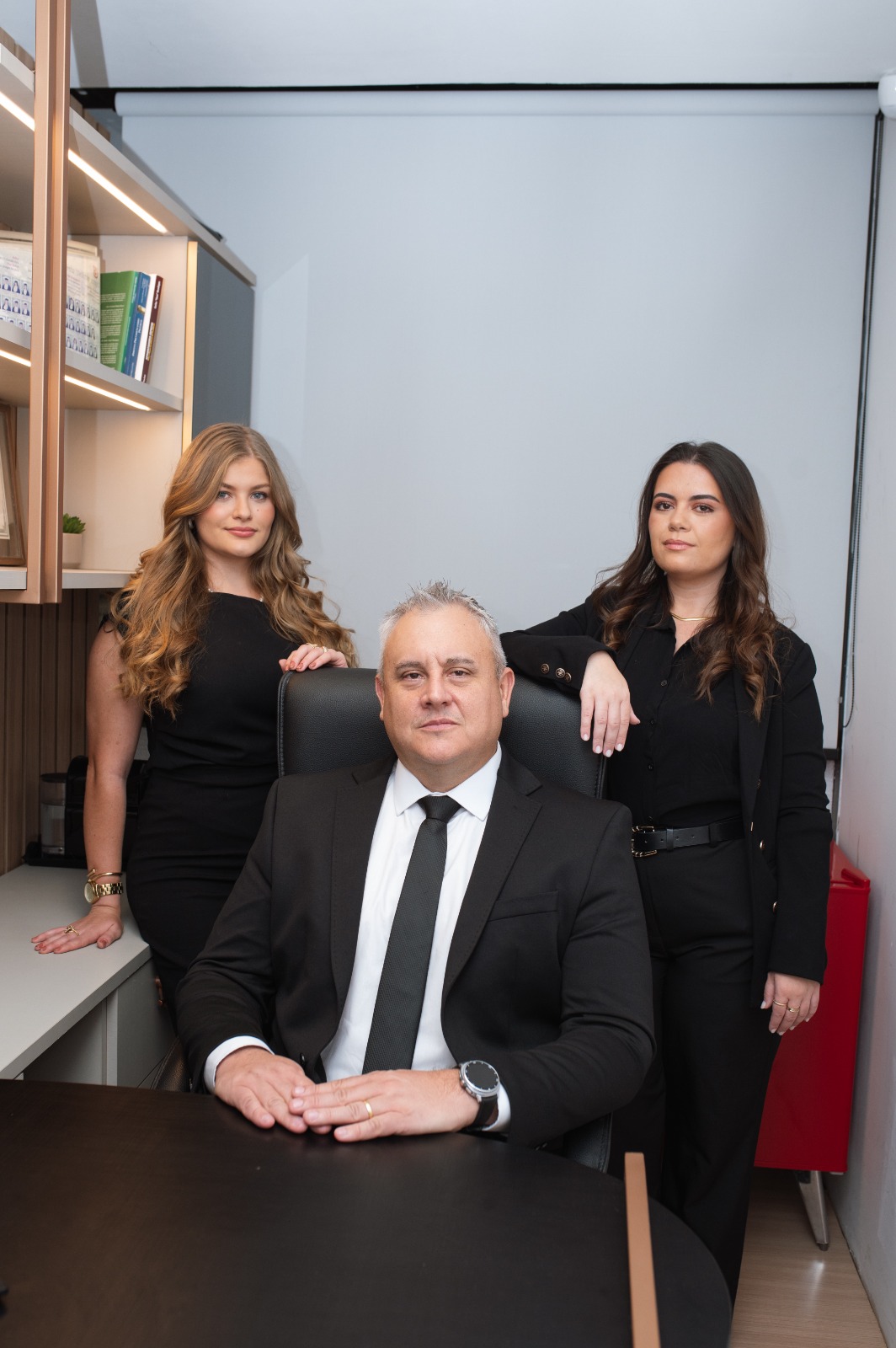 Equipe do escritório Potthoff Advogados Associados em momento institucional